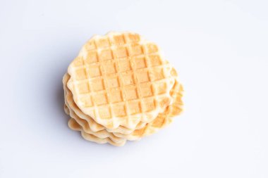 Beyaz arkaplanda waffle kurabiyeleri
