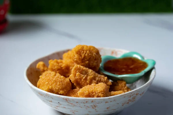 Fried Chicken Chicken Dipping Sauce Ceramic Cup White Table — Stock Photo, Image