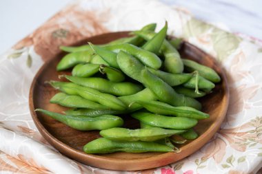 Japon yemeği edamame nibbles, haşlanmış yeşil soya fasulyesi