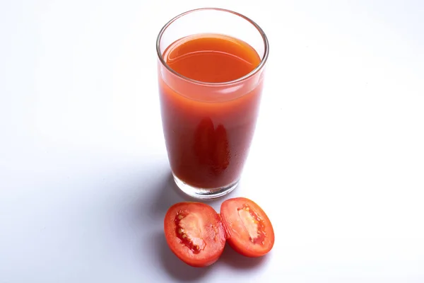 Tomatensaft Einem Transparenten Glas Auf Weißem Hintergrund — Stockfoto