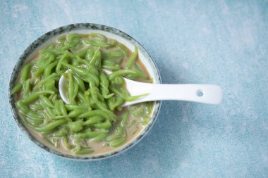 Lod Chong Yemek Tarifi Pandan Hindistan cevizi sütlü Tayland Tatlısı ile ayrıldı