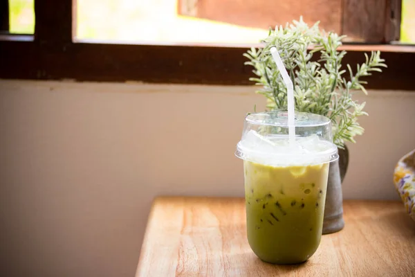 Ледяной Зеленый Чай Деревянном Столе Кафе — стоковое фото