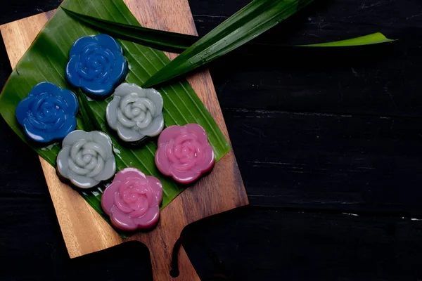 Kue Manis Lapis Kanom Chan Hidangan Penutup Thailand Lantai Kayu — Stok Foto