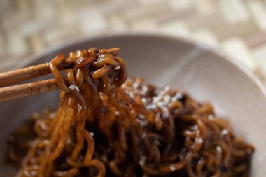 Çubuklu Kore eriştesi.