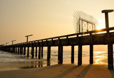 Köprü againt günbatımı