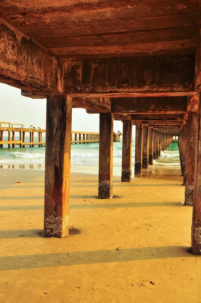 Köprünün altından Beach