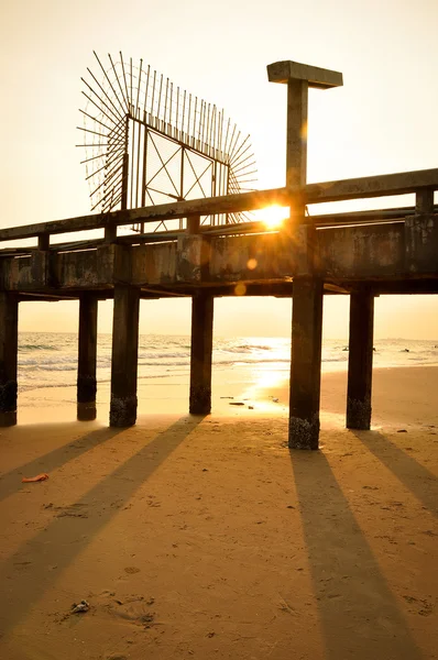 Ponte contra o pôr do sol — Fotografia de Stock