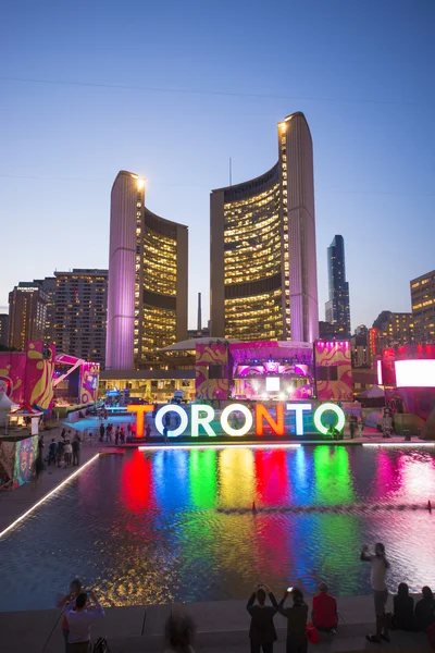 Toronto, Canada, juli 9,2015. Het nieuwe Toronto teken in Nathan Phill — Stockfoto