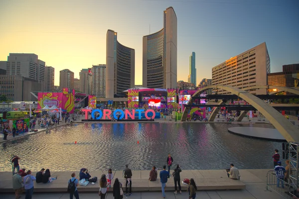 TORONTO, CANADÁ, 9 de julio de 2015. El nuevo cartel de Toronto en Nathan Phill Imagen de stock