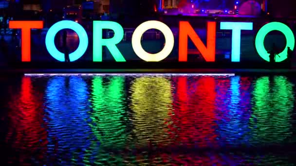Le nouveau panneau de Toronto à Nathan Phillips Square pour célébrer les Jeux panaméricains — Video