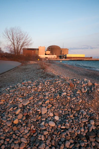 Kärnkraftverk i Pickering, Lake Ontario — Stockfoto