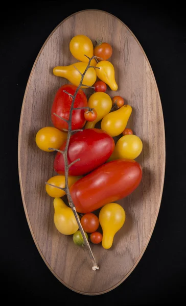 Biologische tuin cherry tomaten — Stockfoto