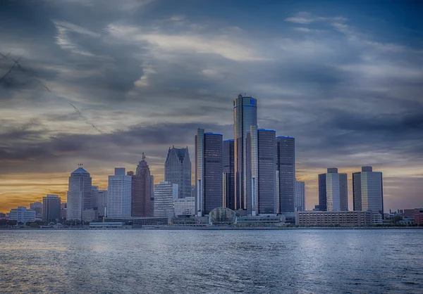 Skyline di Detroit al tramonto Immagini Stock Royalty Free