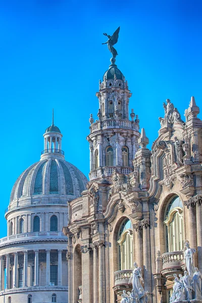 Capitolio de La Habana y Teatro Lorca — Foto de Stock