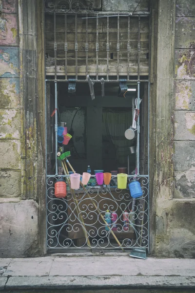 Shabby Old Havana fachada — Fotografia de Stock