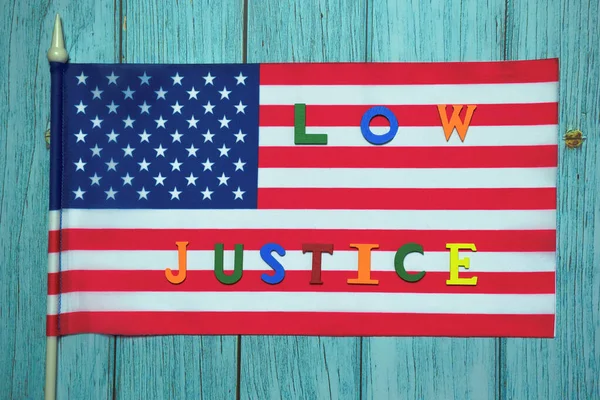 Die Flagge Trägt Die Worte Law Und Justice Mit Dekorativen — Stockfoto