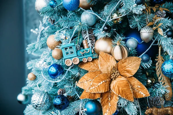 Très Beau Concept Décor Arbre Noël Avec Des Boules Bleues Image En Vente