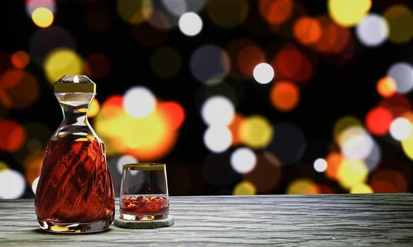 Brandy Vagy Whisky Elegáns Üvegben Likőr Poharak Jégkockákkal Helyezze Asztalra — Stock Fotó