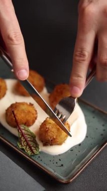 Bir Avrupa restoranında lezzetli yemekler. Yakın plan.