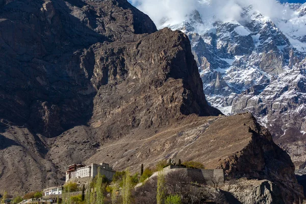 Baltit Kalesi Kuzey Pakistan dağ manzarası 