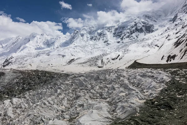 Karakorum hegyek: Rakaposhi hegy teteje és gleccsere — Stock Fotó