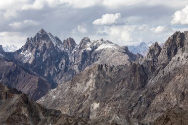 Passu konilerinin tepesi Karakurum dağları