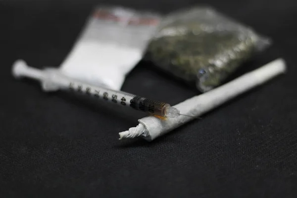 Syringe Full Cocaine Placed Cane Marjiuana Ganja Sachet Full Cocaine — Stock Photo, Image