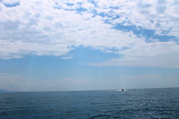 Θάλασσα Και Αναψυχή Παραλία Καλοκαίρι Φρέσκο Σκάφος Αέρος Ταχύπλοο Σκούτερ — Φωτογραφία Αρχείου