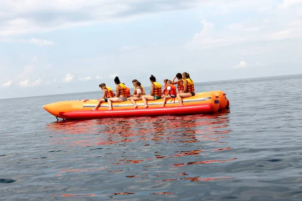 Zee Recreatie Strand Zomer Verse Boot Speedboot Scooter Jacht Bananen — Stockfoto