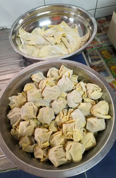 Uncook Bolinhos Carne Porco Uma Tigela Preparação Alimentos Aço Inoxidável — Fotografia de Stock