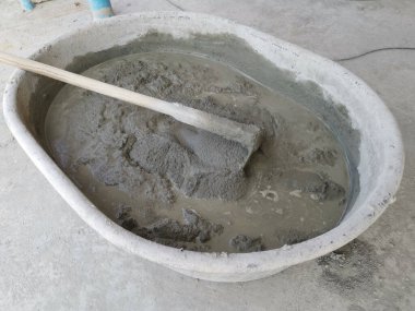 Havan topu karıştırıcısında hazır et. Kullanıma hazır yapı malzemeleri