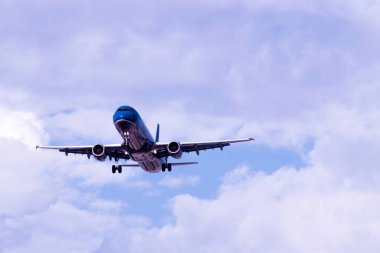 Yazar Ho Chi Minh şehrinde fotoğraf çekiyor. Zaman: 28 Şubat 2021, öğleden sonra. İçerik: Uçak inmek üzereyken (Vietnam)