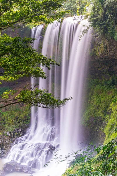 丹布里瀑布的高度为57米 宽度为30米 平均水量为2830Mm 这是一个美丽的瀑布在包罗市 林东道 2021年4月21日 — 图库照片