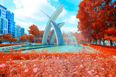 Kızıl ötesi manzara fotoğrafları: Ho Chi Minh City 'nin merkez bölgesindeki manzaralar. Yazar, fotoğrafları 23 Mayıs 2021 Pazar sabahı çekti. İçerik: kızılötesi ışık sayesinde, yazar sahnenin ilginç bir renk değişikliği olduğunu fark etti.