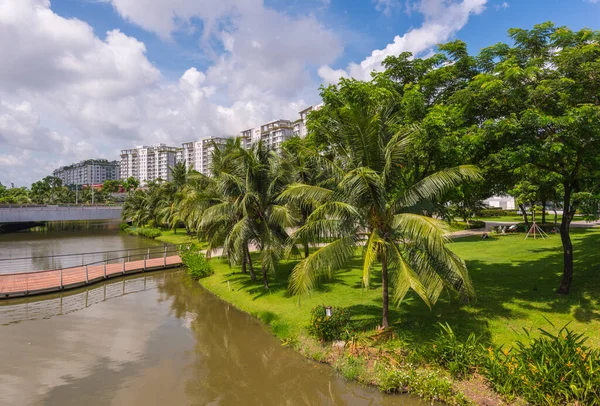 Zaman: 26 Haziran 2021. Yer Ho Chi Minh Şehri. Manzara fotoğrafı: Sarina kentindeki binalar (Vietnam)