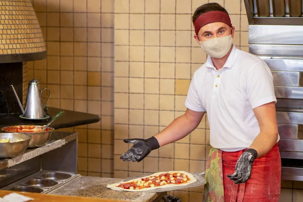 Pizza Master Mask Gloves Spreads Pizza Shovel Bake Copy Space — Stock Photo, Image