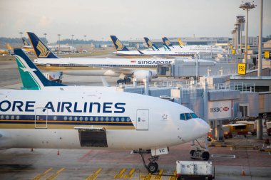 SINGAPORE - 11 Şubat 2020: Singapur Havayolları uçak durağı, Changi havaalanının Jet Köprüsü 'nde yüklendi ve hizmet verildi.
