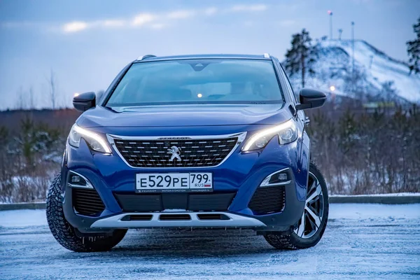 Moscow Rússia Março 2020 Azul Suv Peugeot 3008 Paisagem Inverno — Fotografia de Stock