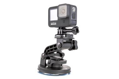 Moskova, Rusya - Novemner 11, 2020: yeni sancak gemisi aksiyon kamerası Gopro kahraman 9 siyah aksesuar tripod üzerinde. beyaz arkaplanda izole..