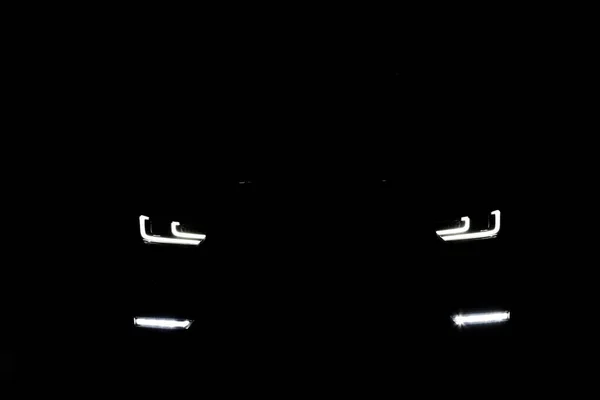 Faros Led Modernos Luces Antiniebla Coche Premium Moderno Noche Oscura —  Fotos de Stock