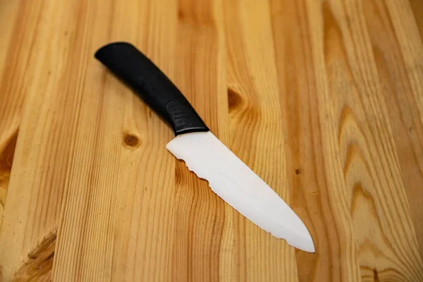 Close Old White Ceramic Knife Chipped Blade Broken Substandard Knife — Stock Photo, Image