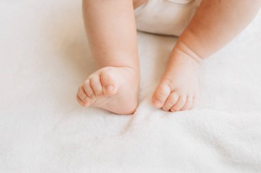 Bebek ayakları yakın.