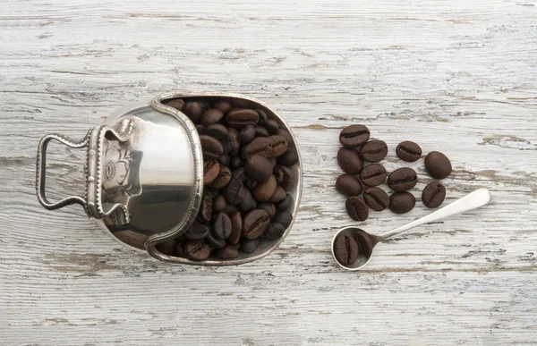 Grains de café dans un cadre de luxe — Photo