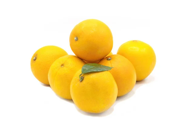 Haufen Frischer Spanischer Bio Orangen Auf Weißem Hintergrund — Stockfoto