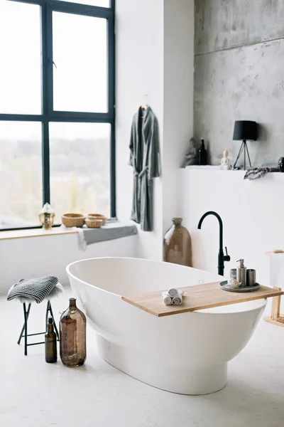 Salle Bain Moderne Blanche Dans Appartement Contemporain Avec Design Intérieur — Photo