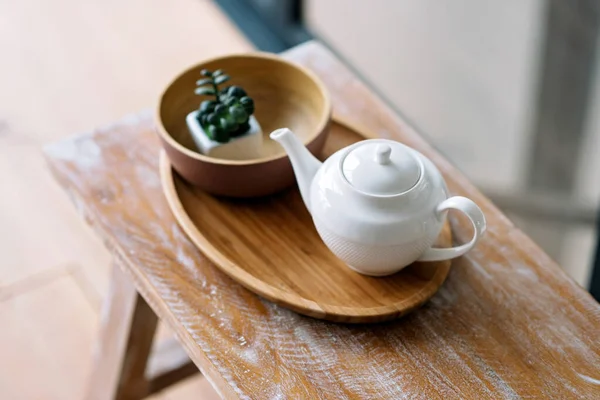 Keukengerei Zoals Waterkoker Koffiepot Een Houten Dienblad Vroeg Ontbijt Zachte — Stockfoto