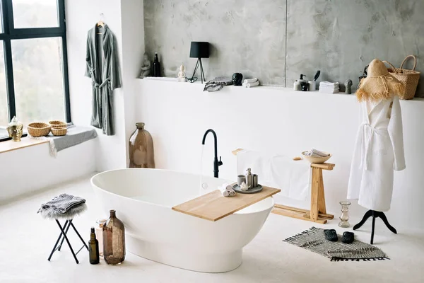 Salle Bain Moderne Blanche Dans Appartement Contemporain Avec Design Intérieur — Photo