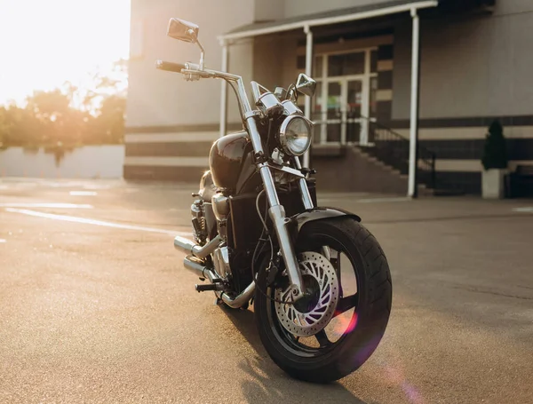 Liberté Moto Dans Parking Chopper Motobike Personnalisé Élégant Avec Des — Photo