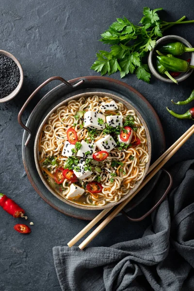 Ramen con tofu e verdure — Foto Stock