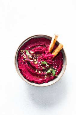 Seramik kasede pancar humusu. 